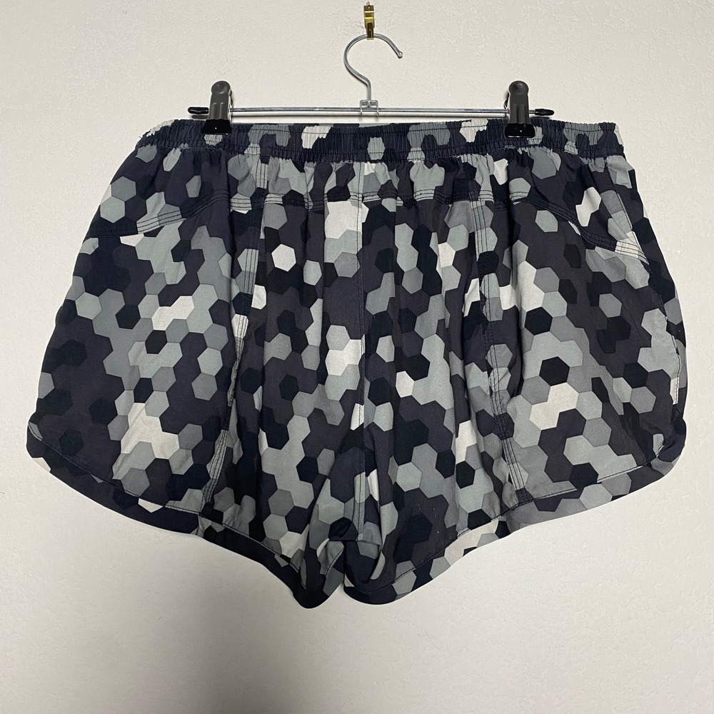 Athleta Athletic Shorts Small Gray Womens Gorpcore Geometric Hexagon Running 4in